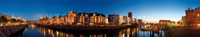 Panoramapostkarte beleuchtete Speicherstadt 